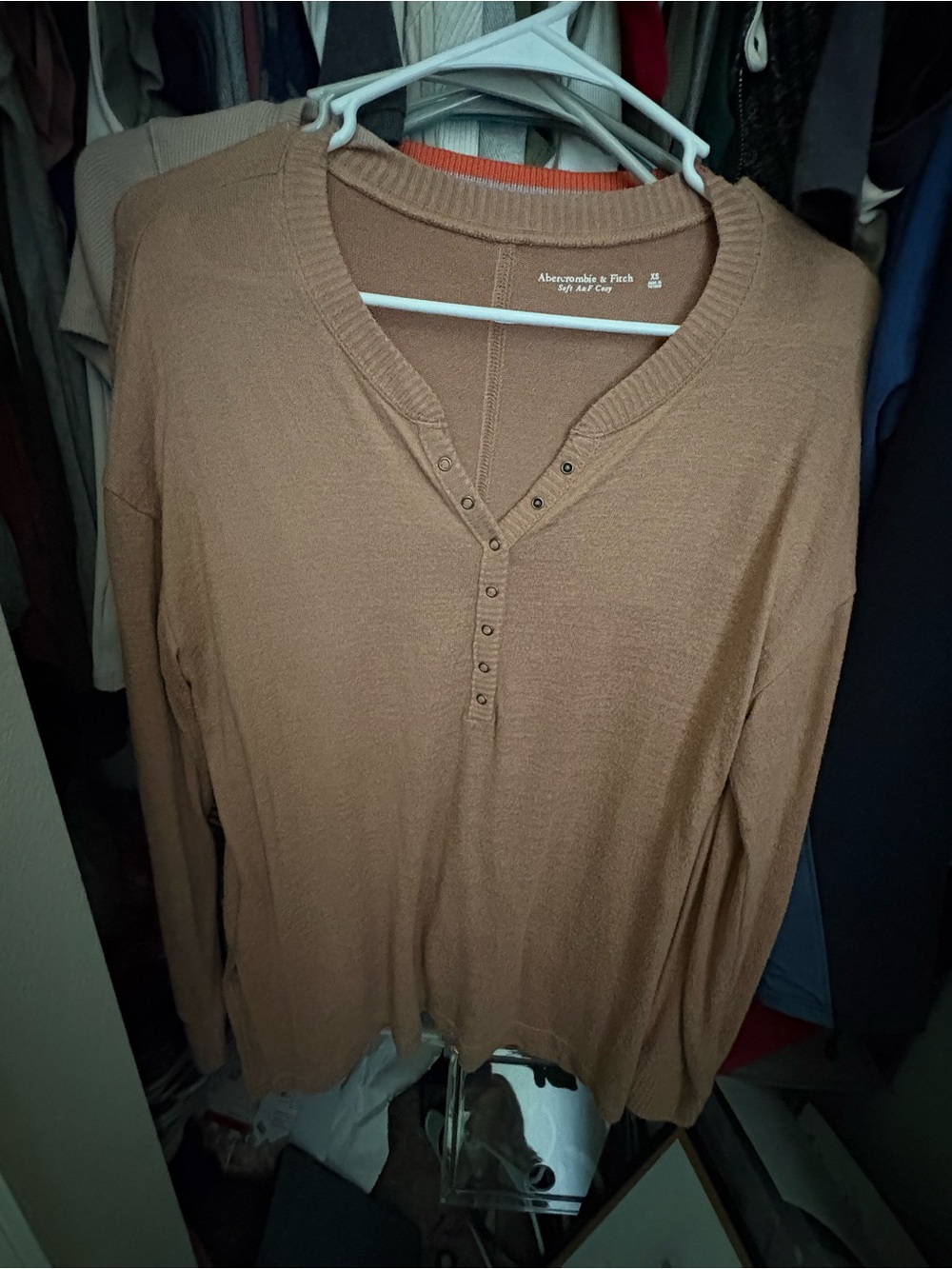 Abercrombie & Fitch Womens V-Neck Henley Sweater - Tan